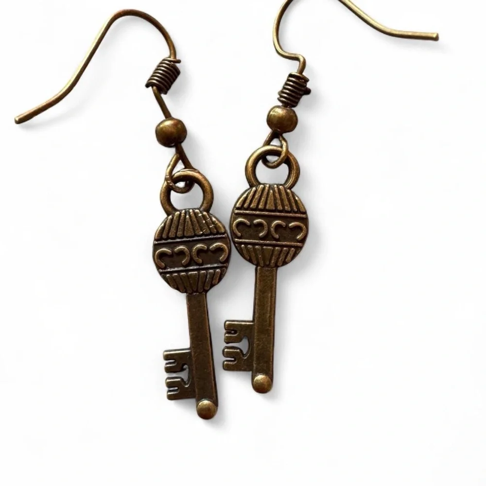 Handmade Bronze Skeleton Key Earrings Vintage Statement 🔑 - Picture 5 of 7